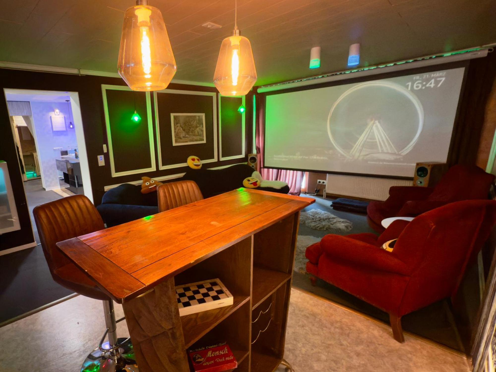 Bookeinfach Bad Ems - Private - Sauna Jacuzzi Whirlpool Swimmingpool Alahna Sup Beachvolleyball Billiards Ping Pong Cinema Theater Music Disco Ball Bbq Und Parkplaetze 部屋 写真